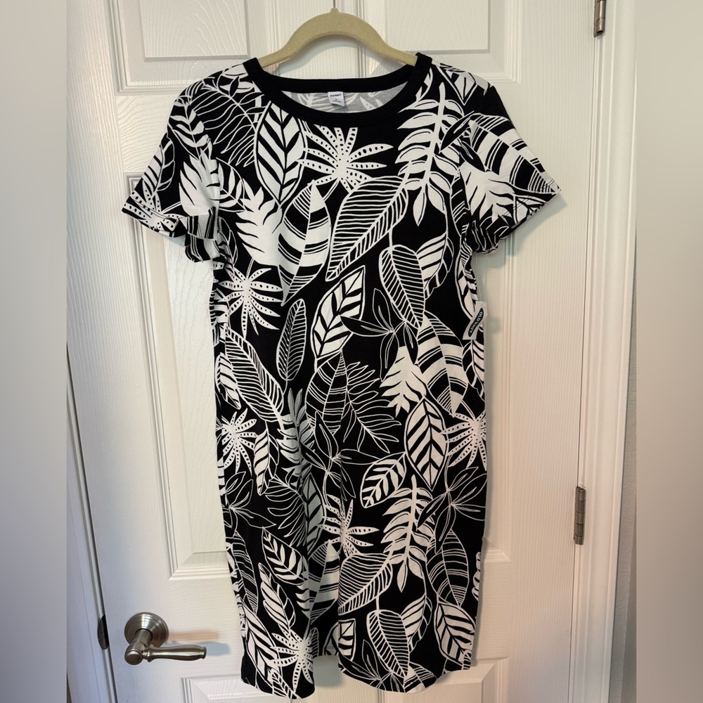 Old Navy Black and White Leaf Print Dress